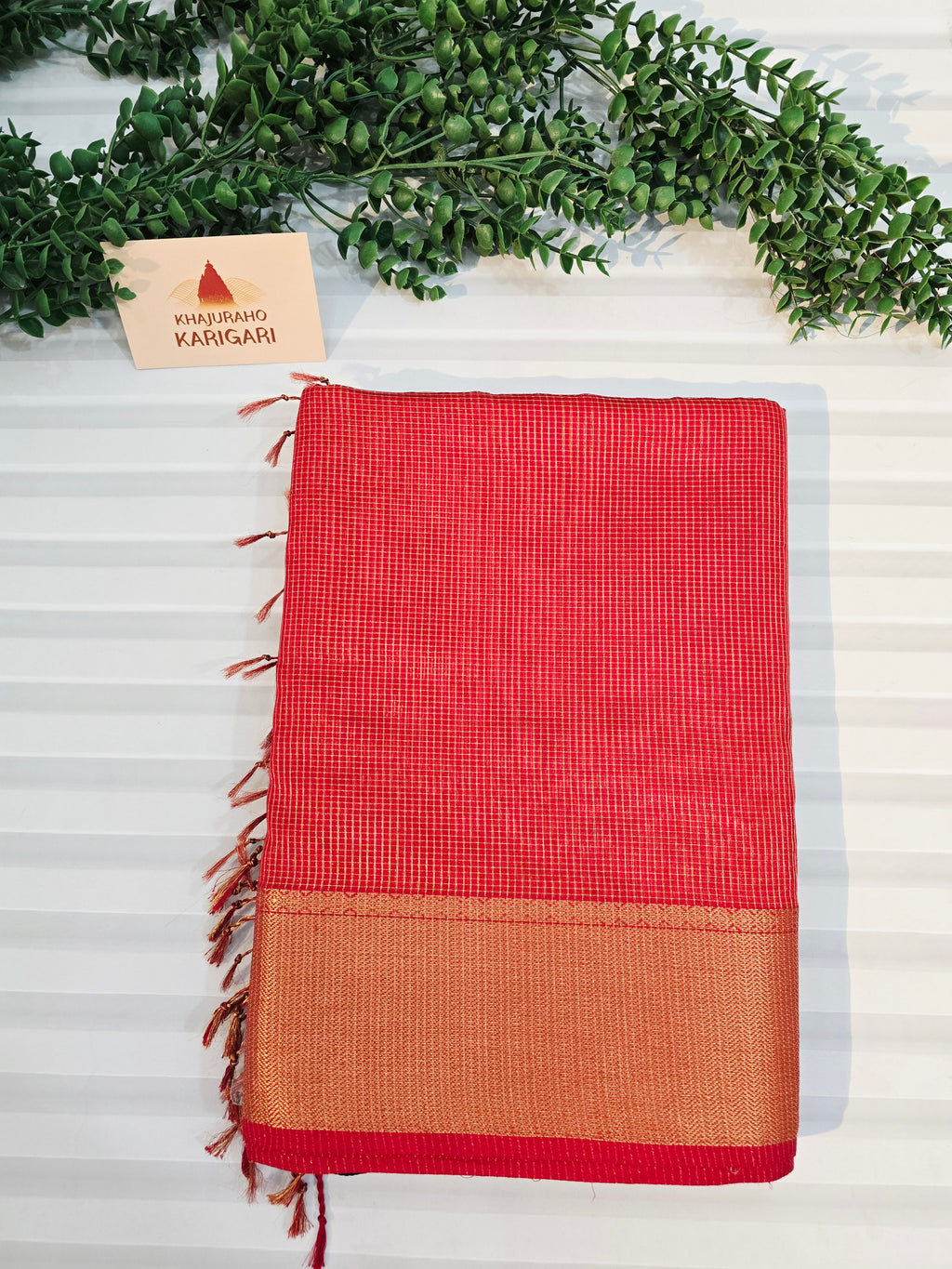 Pure Handloom Maheshwari Zari checks Saree Red