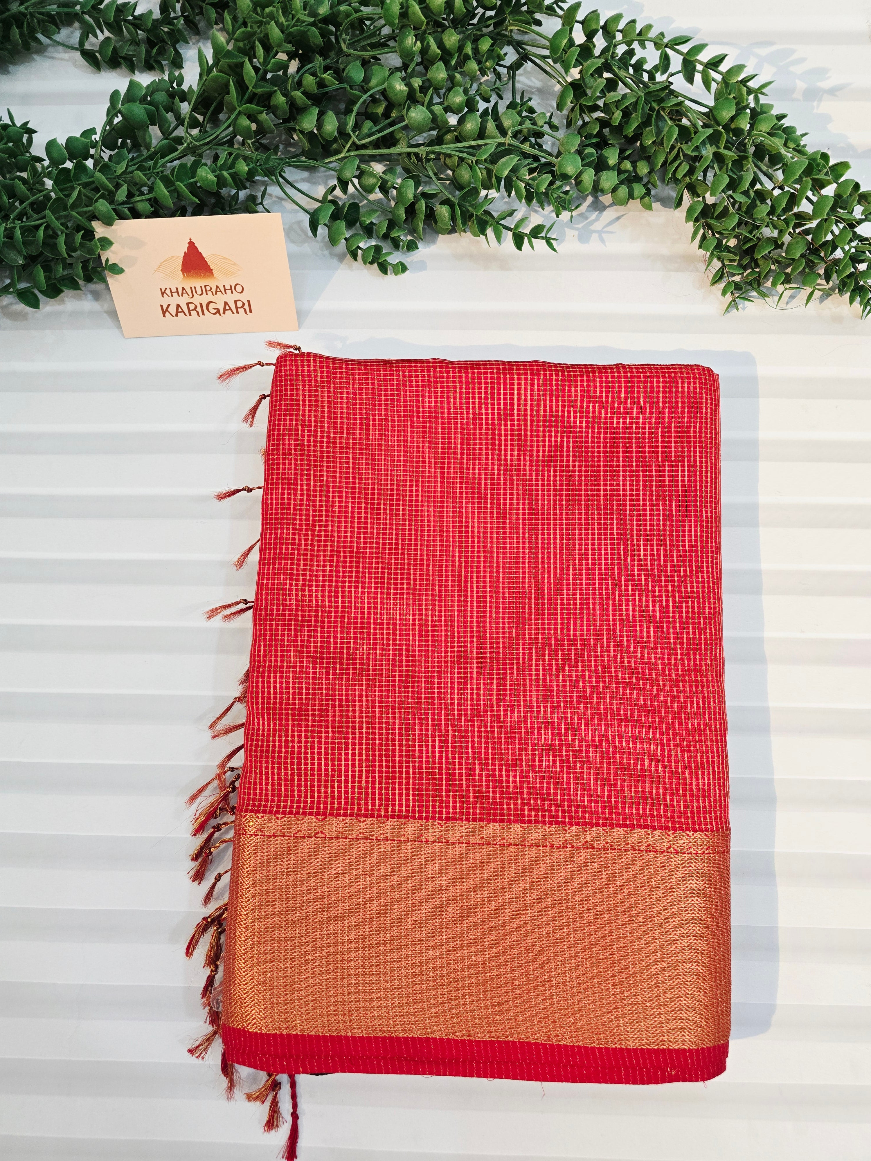 Pure Handloom Maheshwari Zari checks Saree Red