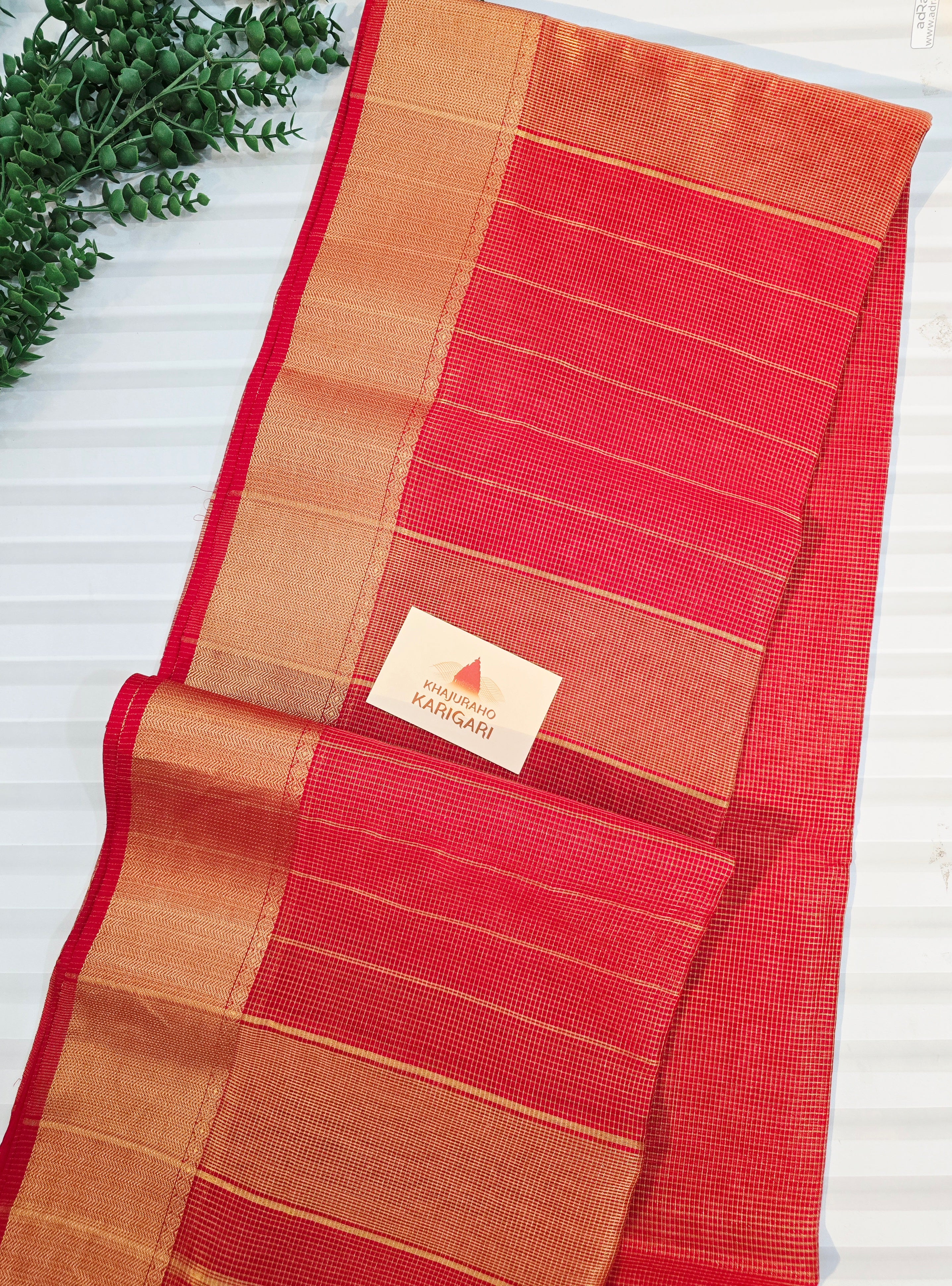 Pure Handloom Maheshwari Zari checks Saree Red