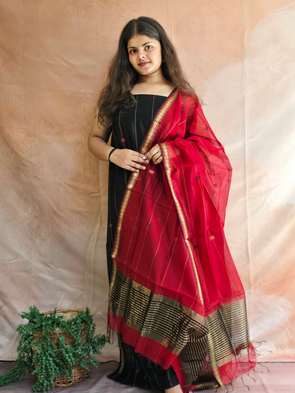 Pure Handwoven Maheshwari Kurta Dupatta Set - Black Red