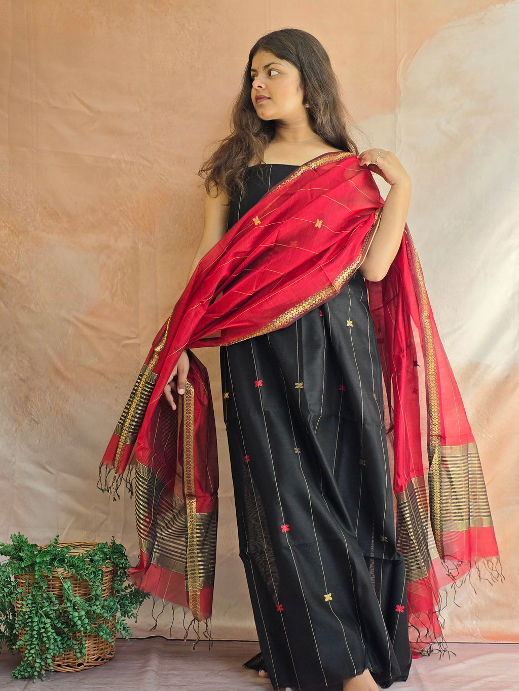 Pure Handwoven Maheshwari Kurta Dupatta Set - Black Red