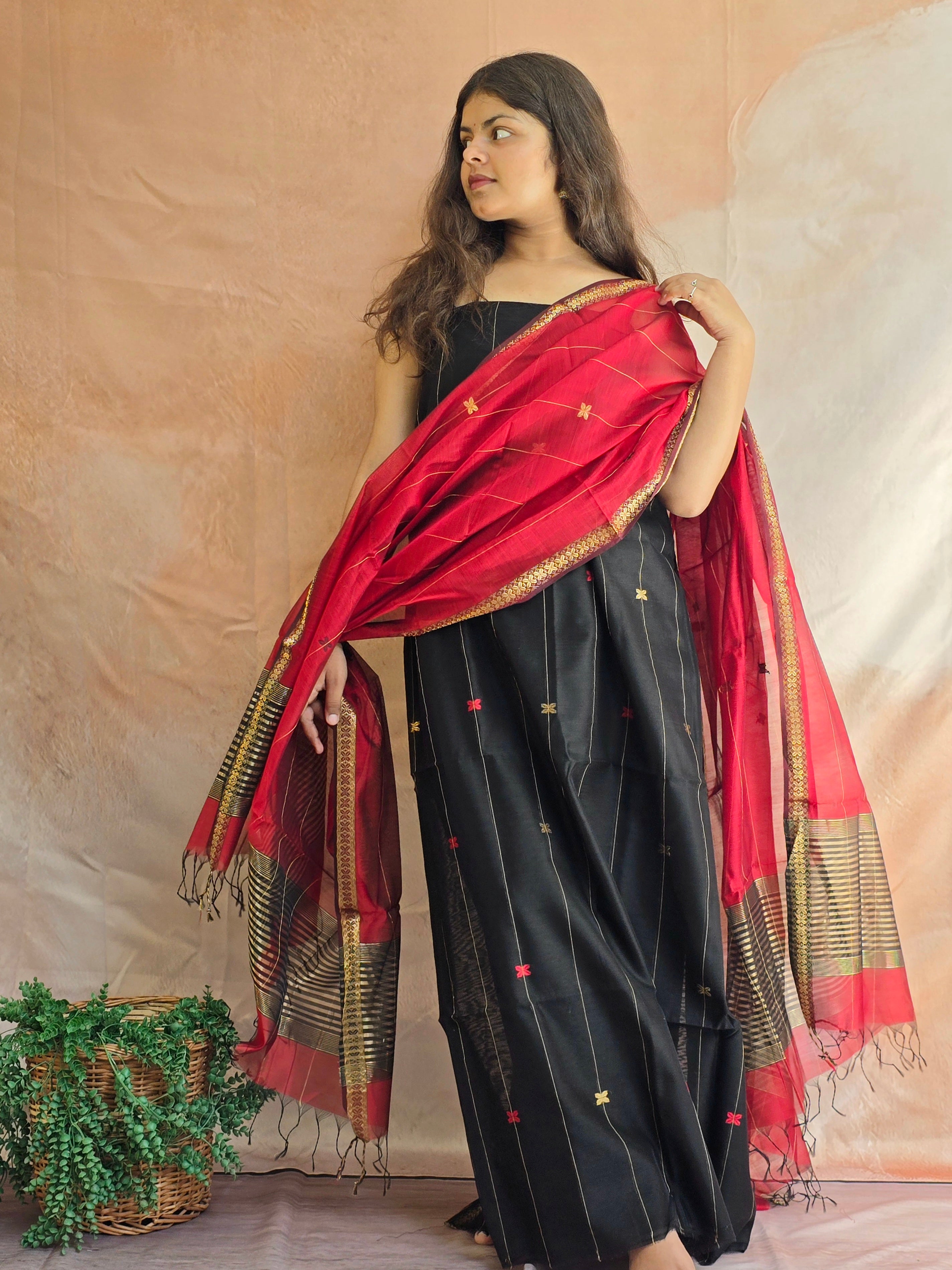 Pure Handwoven Maheshwari Kurta Dupatta Set - Black Red