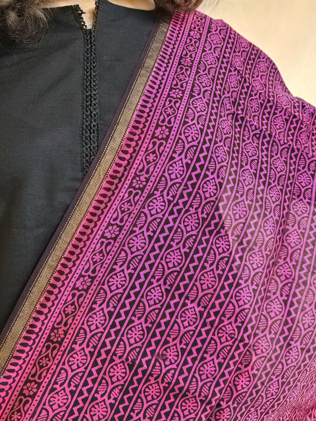 Bagh Handblock Printed Maheshwari Dupatta - Black & Pink