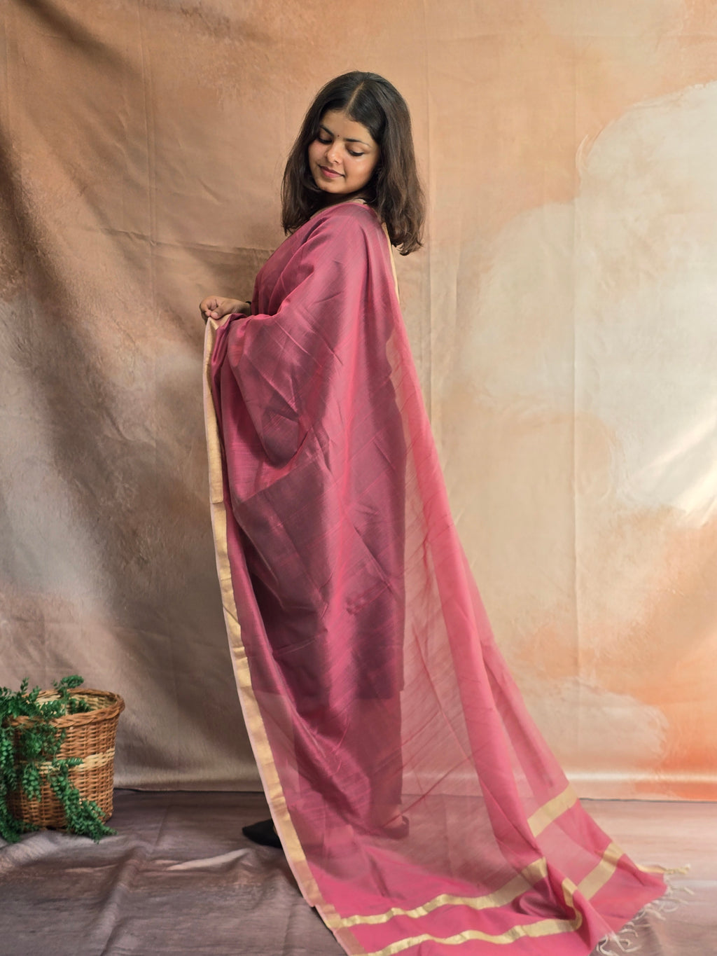 Handwoven Maheshwari Silk-Cotton Dupatta with Zari Border - Dusky Pink