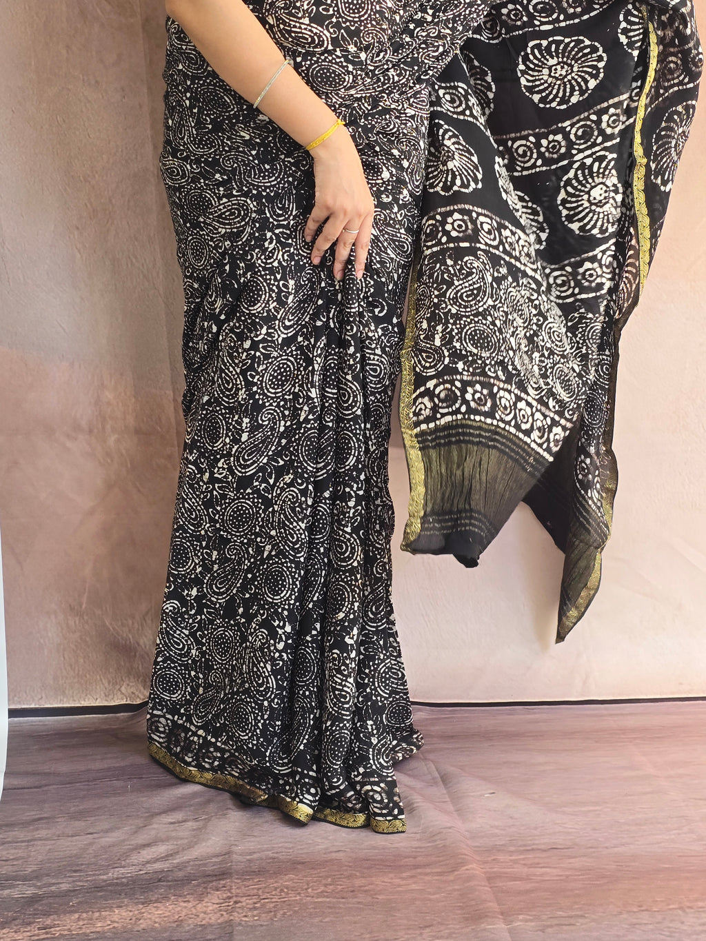Hand Batik Printed Chinon Saree with Blouse Piece - Black