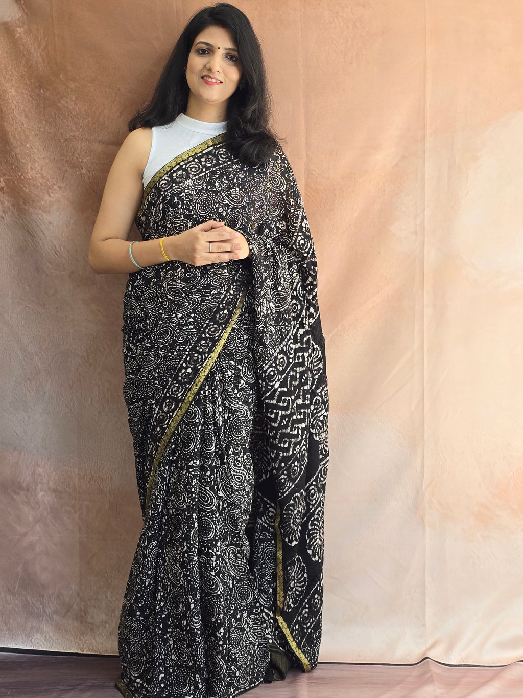 Hand Batik Printed Chinon Saree with Blouse Piece - Black