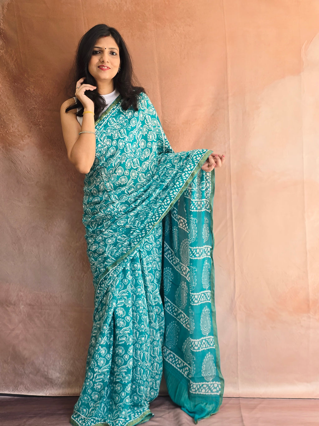 Hand Batik Printed Chinon Saree with Blouse Piece - Sea Green