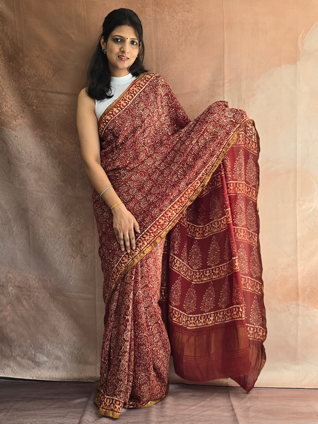 Hand Batik Printed Chinon Saree with Blouse Piece - Brown