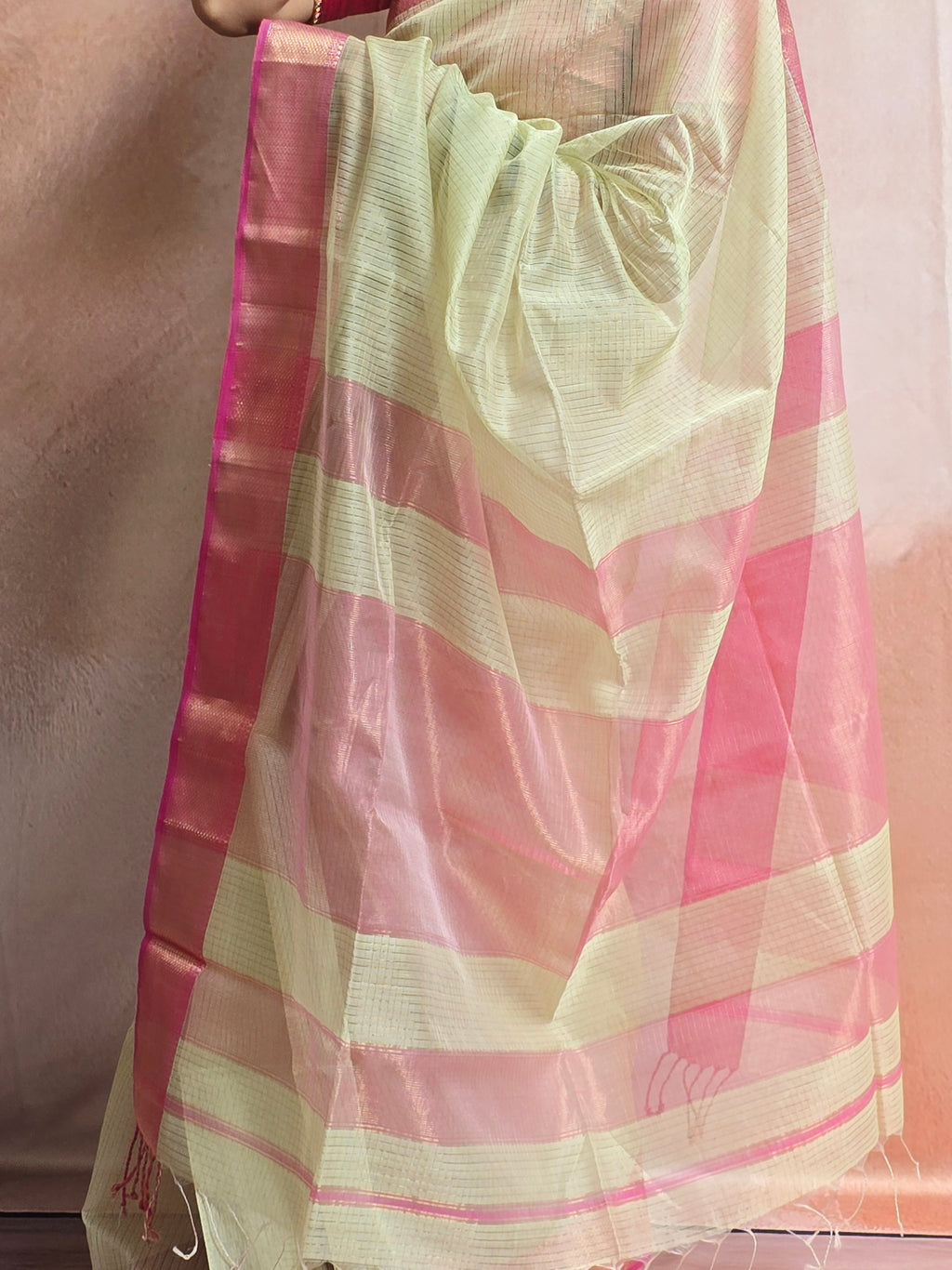 Pure Handwoven Maheshwari Zari Check Saree