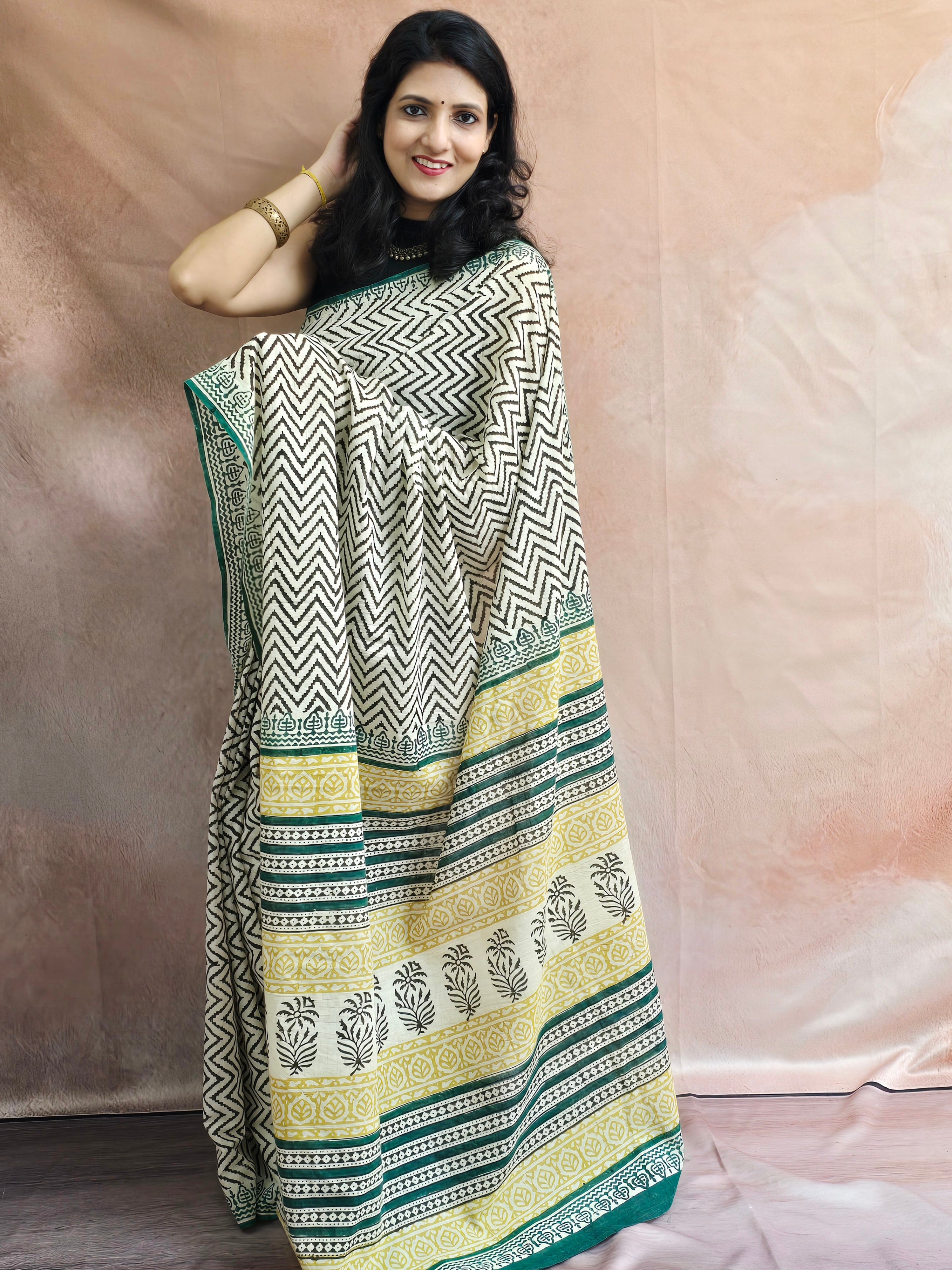 Handblock Printed Mul Cotton Saree Zigzag Motifs - Offwhite