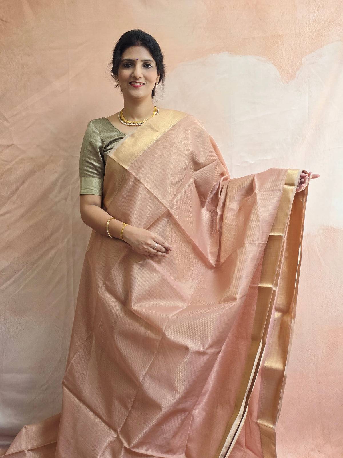 Pure Handloom Maheshwari Zari checks Saree Rose Gold