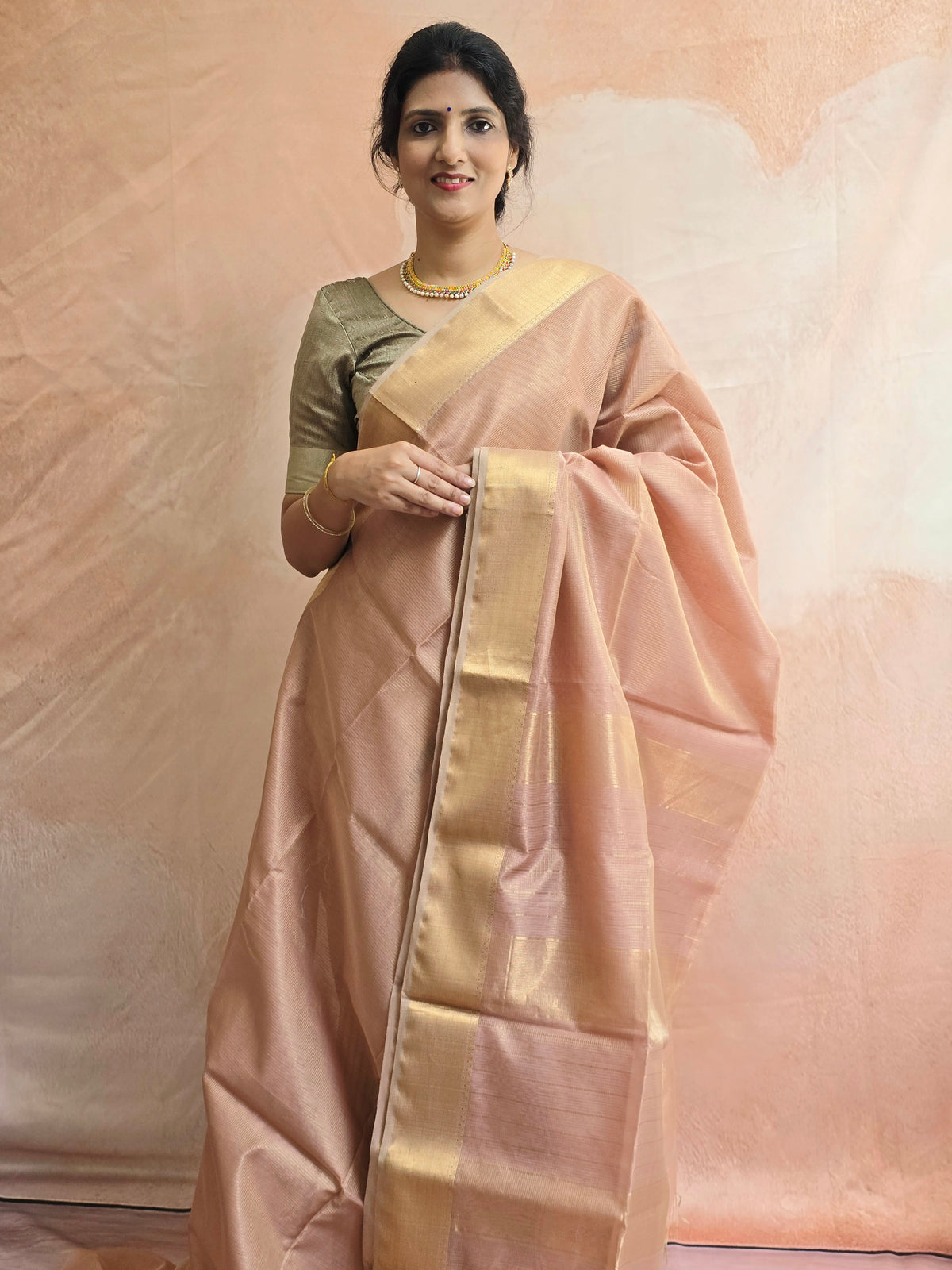 Pure Handloom Maheshwari Zari checks Saree Rose Gold