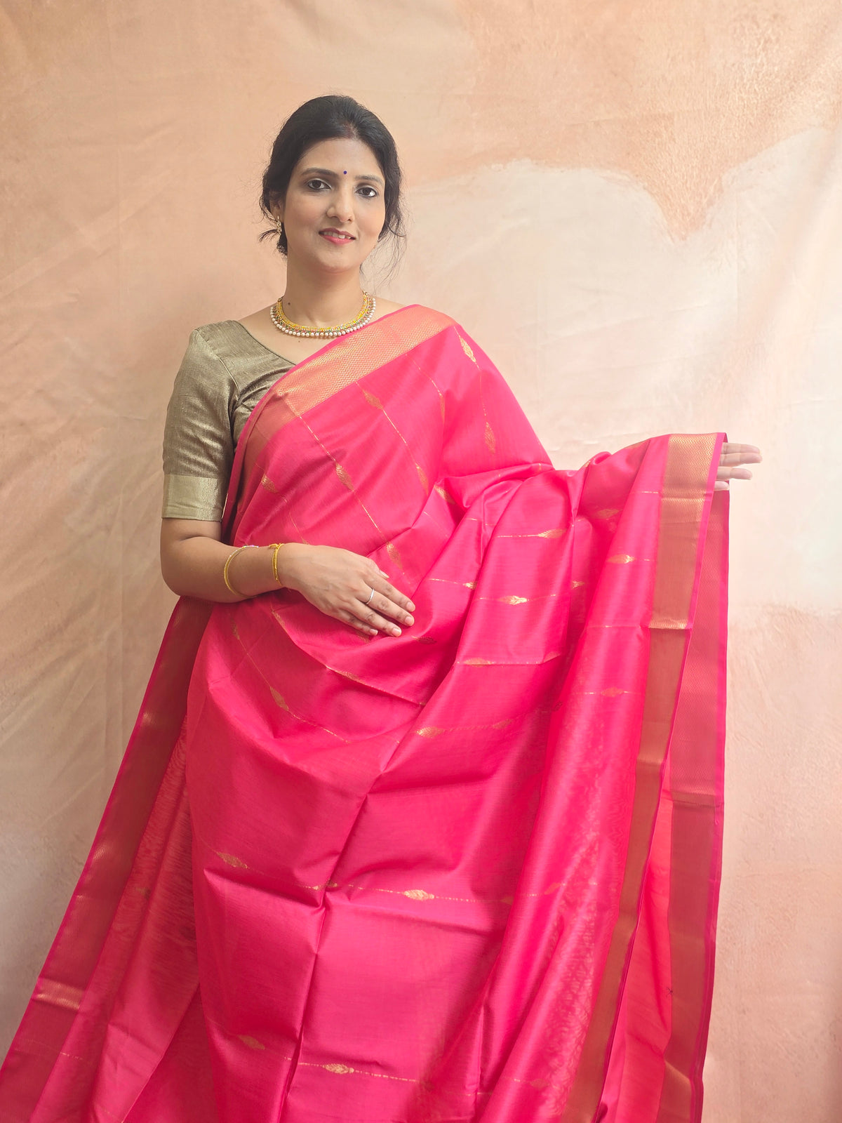 Pure Handwoven Maheshwari Saree Diamond Boota Red