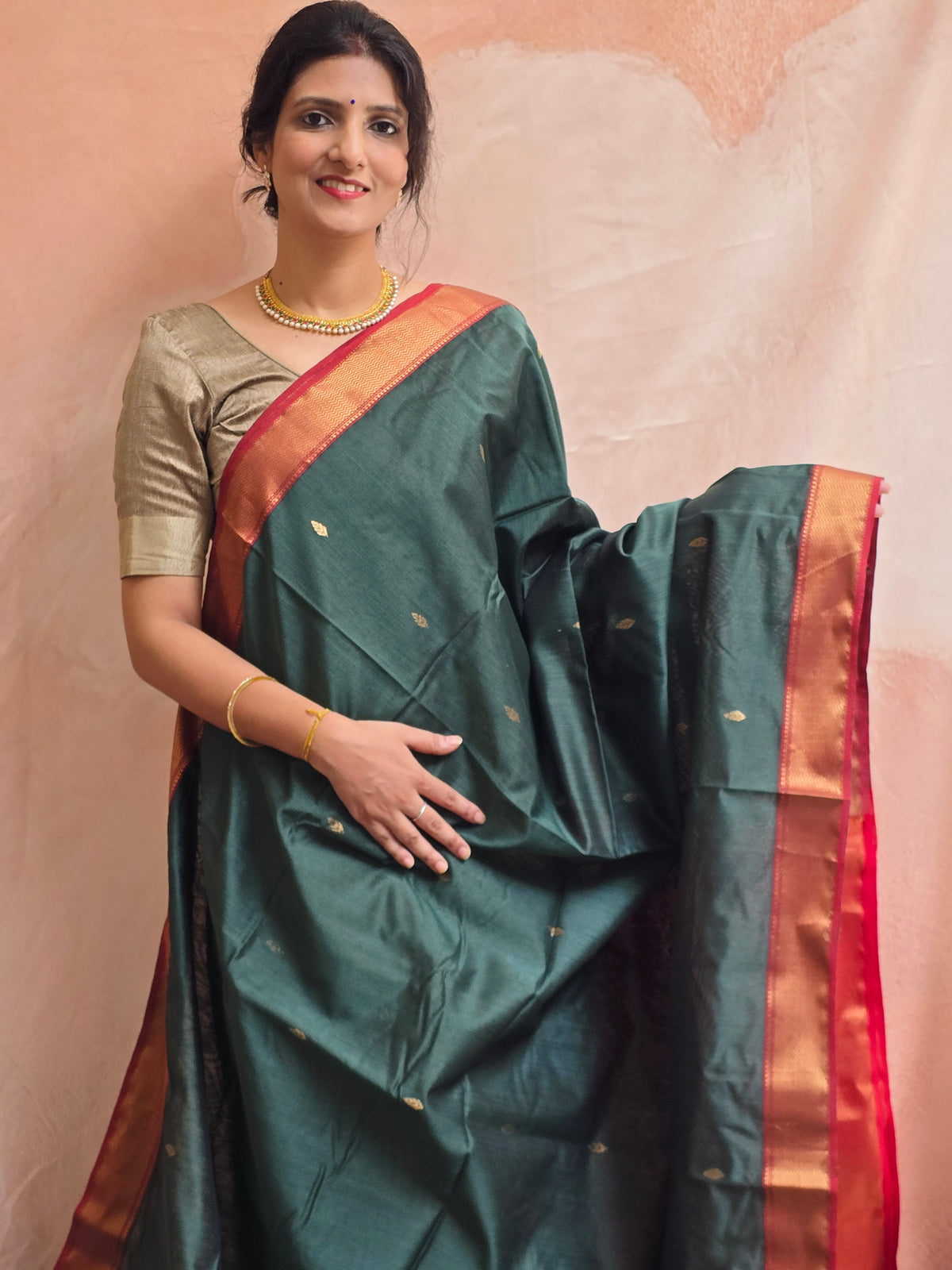 Pure Handwoven Maheshwari Saree Leaf Motif - Grey Red