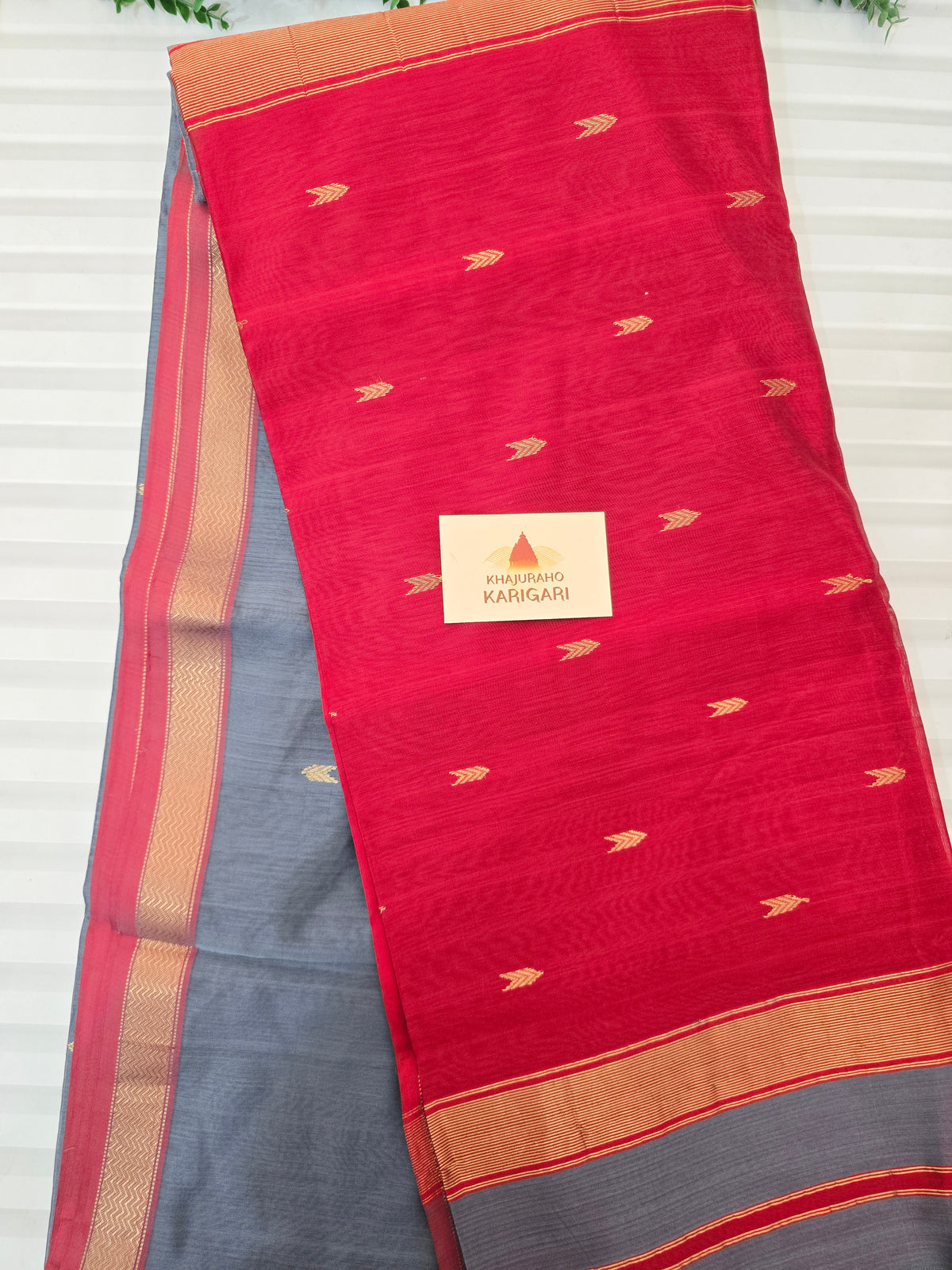 Pure Handwoven Maheshwari Arrow Motifs Saree - Gray Red