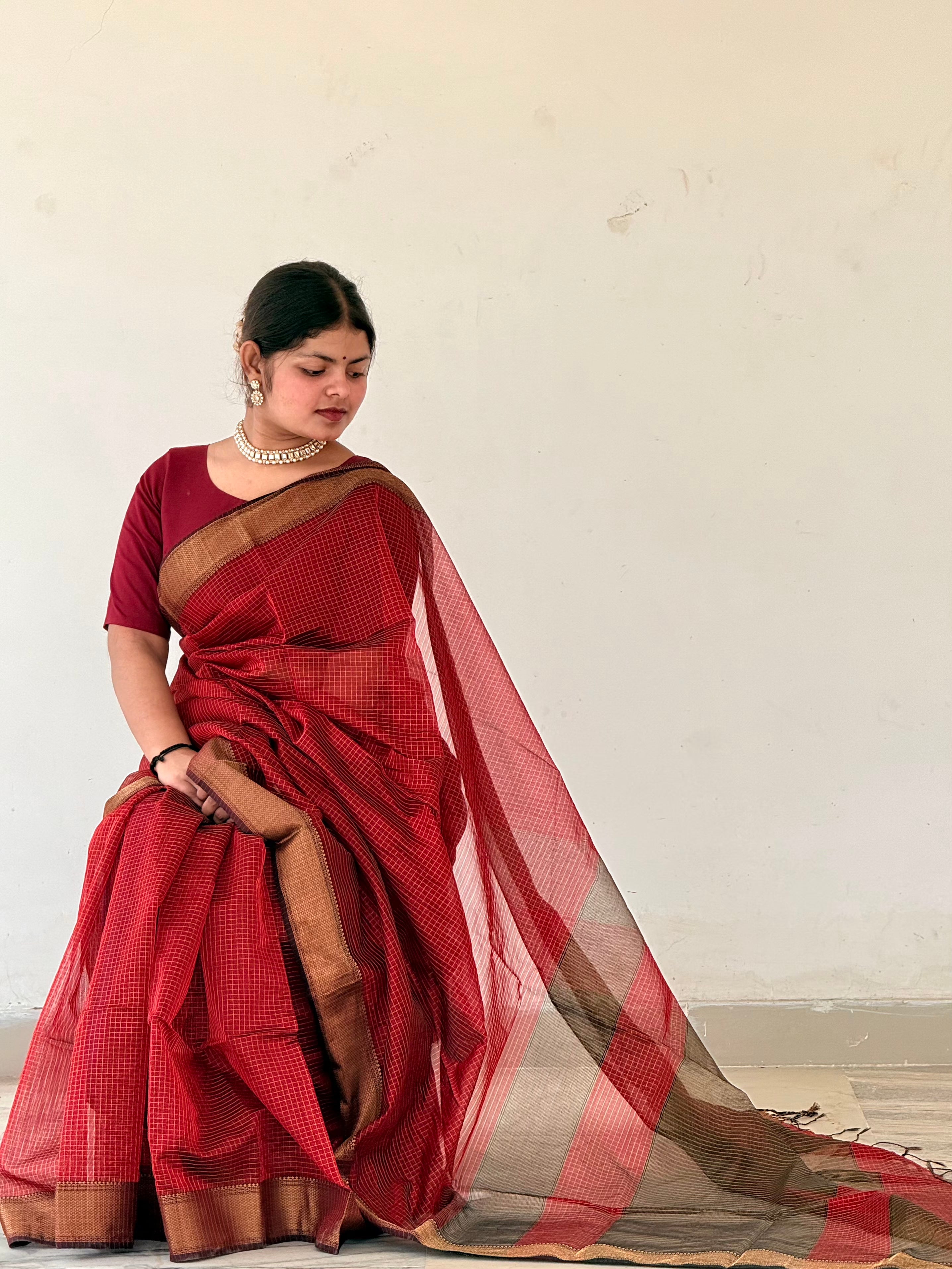Pure Handwoven Maheshwari Silk Cotton Zari Check Saree – Red