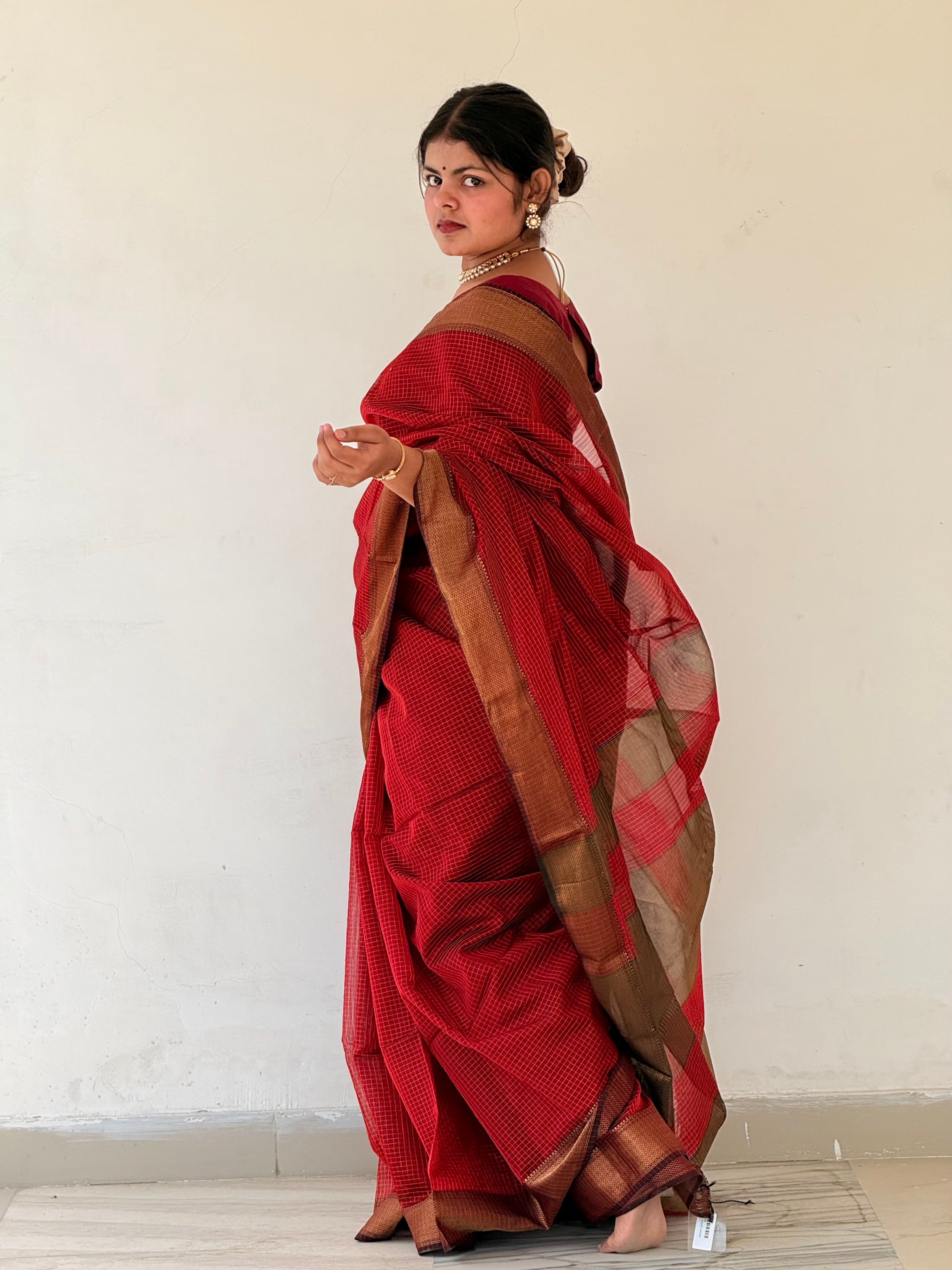 Pure Handwoven Maheshwari Silk Cotton Zari Check Saree – Red