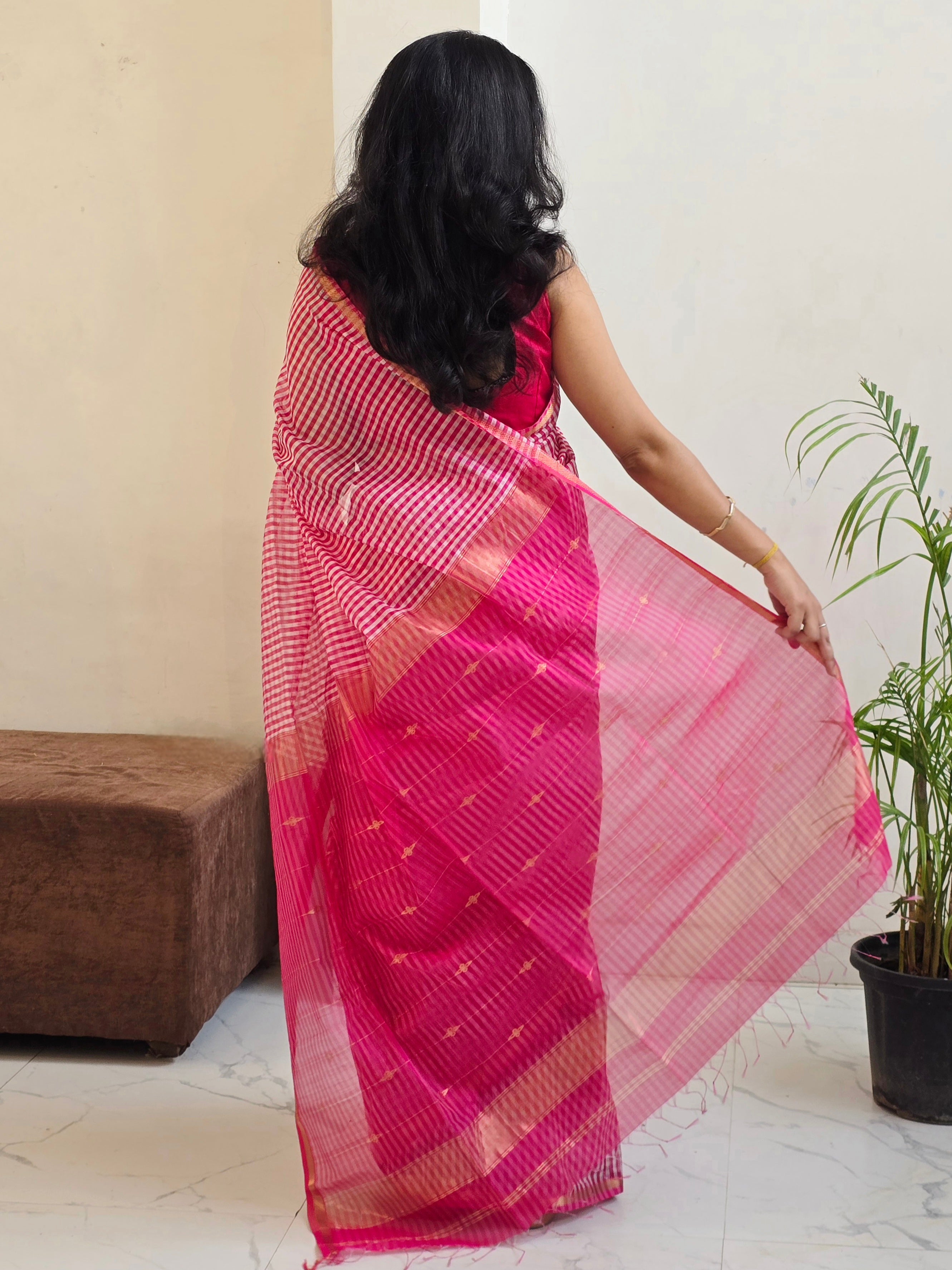 Pure Handwoven Maheshwari Check Saree in Pink & White